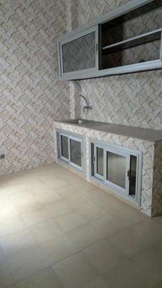 Aloue un grand apartuman de 3chambrsalon image 3