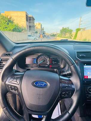 Ford Explorer image 10