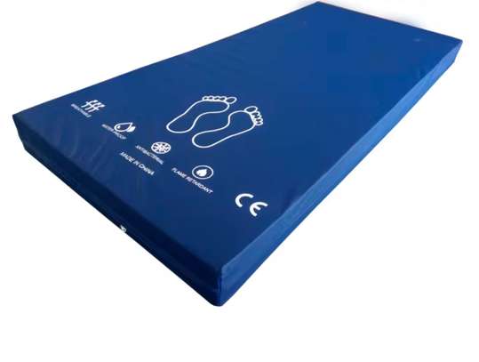 Matelas médical avec housse image 1