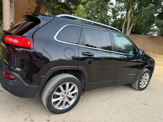 Jeep Cherokee image 4