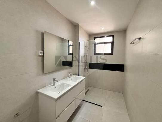 APPARTEMENT À LOUER AU POINT E image 8