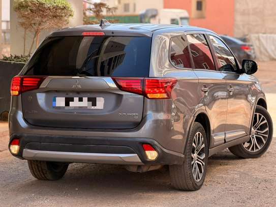 Mitsubishi outlander 2018 image 4