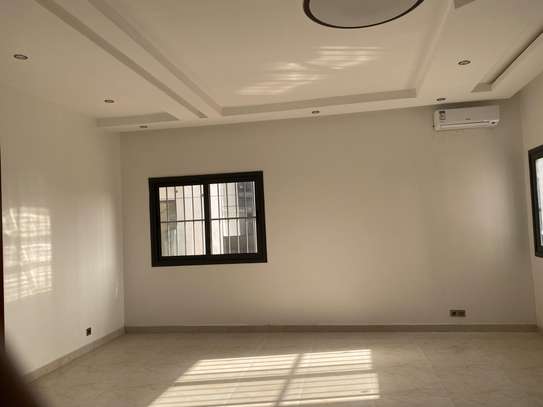 Villa d'angle R+1 à louer aux Almadies image 10