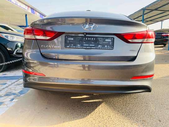 Hyundai elantra 2018 image 3