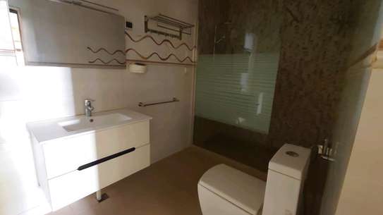 Villa À louer cité sonatel image 11
