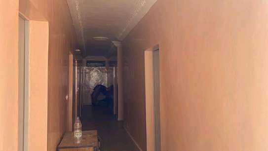 Maison A vendre  242 m2 Thies image 4