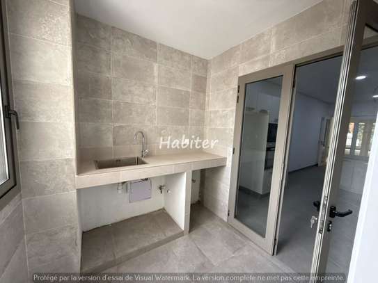 Appartement de type F4 à louer au point E image 3