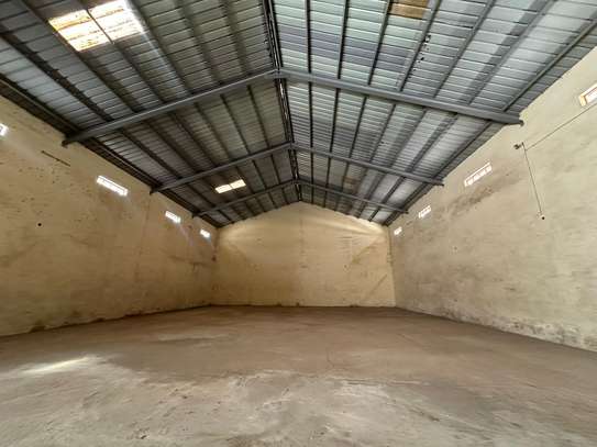 A LOUER Hangar 2800m2 image 4