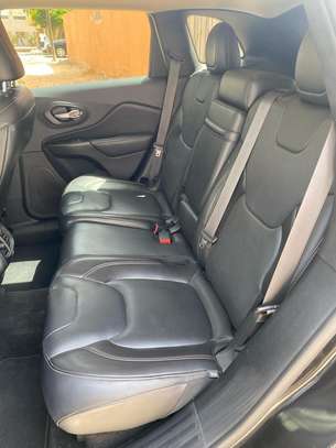 LOCATION TRÈS BELLE JEEP CHEROKEE image 4