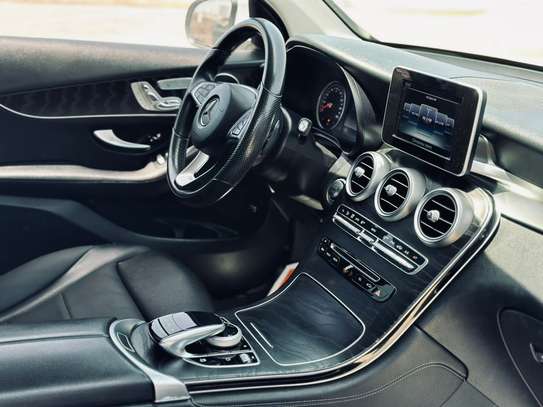 Mercedes GLC 300 image 5
