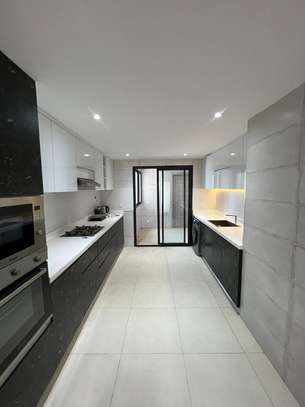 F4 de 208 m ² à vendre au point e image 10