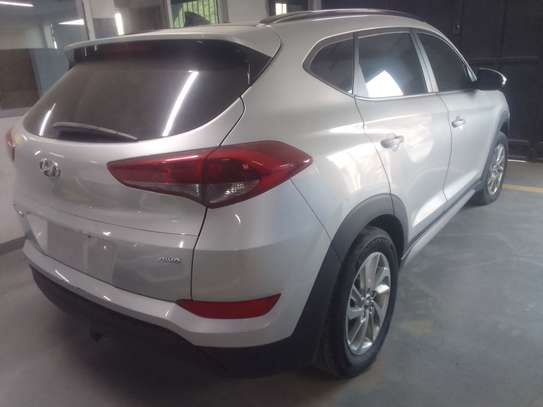 Hyundai tucson full options image 3