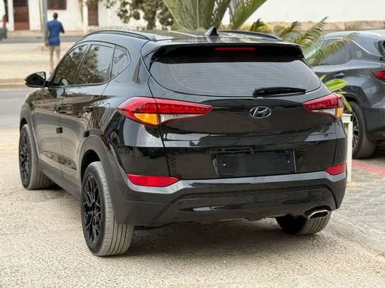 HYUNDAI TUCSON image 3