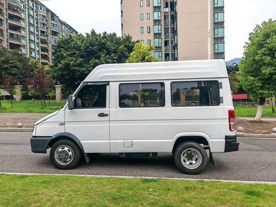 Fourgon mixte utilitaire-passager IVECO importé de Chine image 7