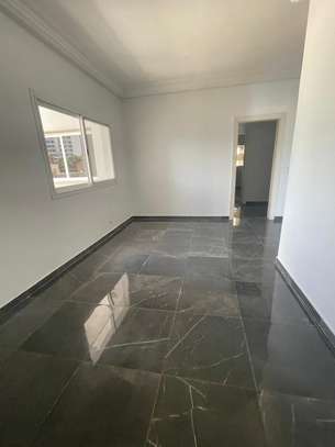 Appartement F4 à louer au Point E image 3