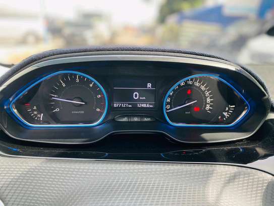 Peugeot 2008 2018 image 8