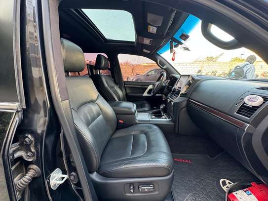 Toyota Land Cruiser 2018 image 12