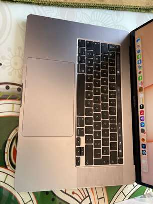 MacBook pro Core i9 ram 16 giga disque 1 Terra image 9