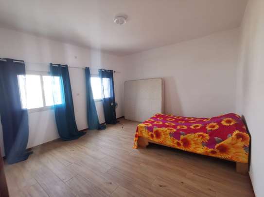 Villa de 300m2 a Thies image 5