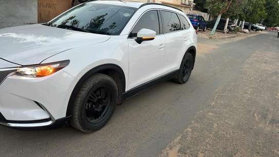 Mazda CX-5 SUV blanc spacieux et performant image 8