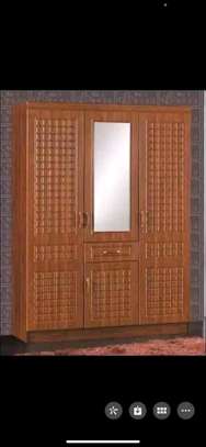 Armoire et coiffeuse image 1