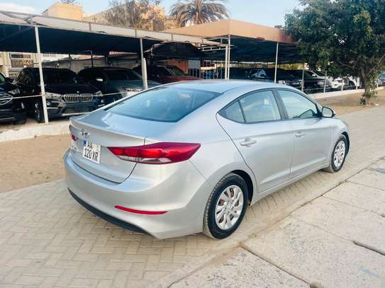HYUNDAI ELANTRA 2017 image 7
