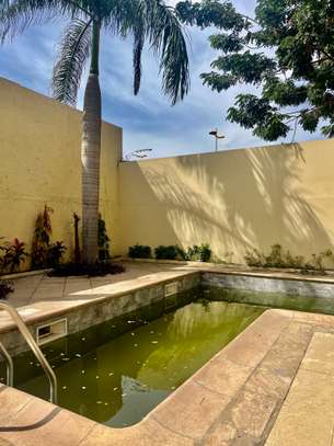 Villa R+1 à louer à Fann Residence image 4