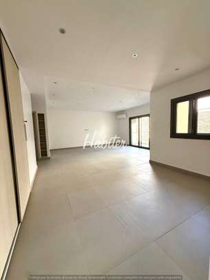 Magnifique Duplex à louer au Point E image 2