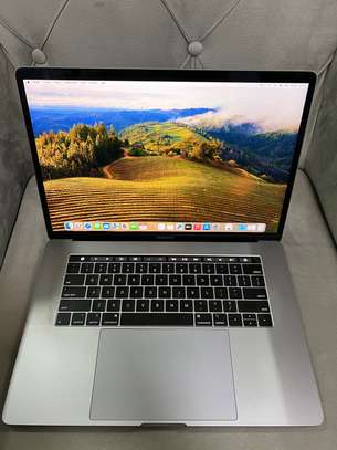 MacBook Pro 15pouce 2018 corei7 image 4