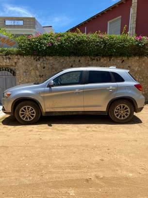Mitsubishi ASX 4x4 SUV compact gris argenté image 2