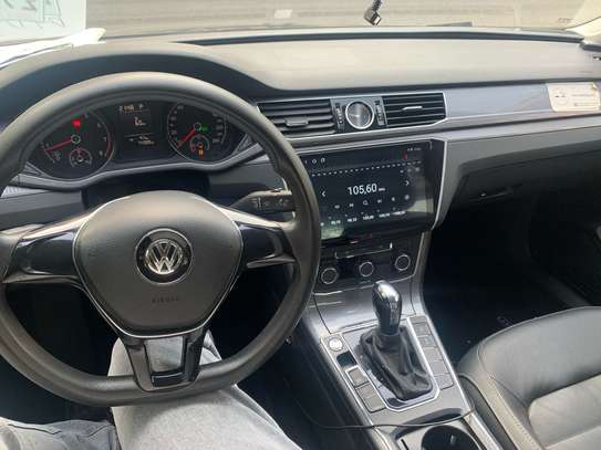 Volkswagen Passat 2018 image 4