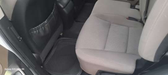 Hyundai Santa Fe 4x4 blanc SUV spacieux image 5
