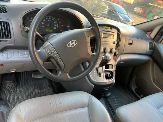 Location Minibus Hyundai Climatisé 12 Places avec Chauffeur image 7