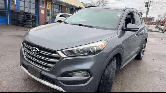 Hyumdai Tucson image 12