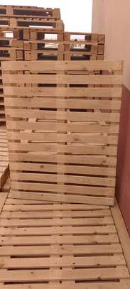 Palette en bois et en caoutchouc image 3