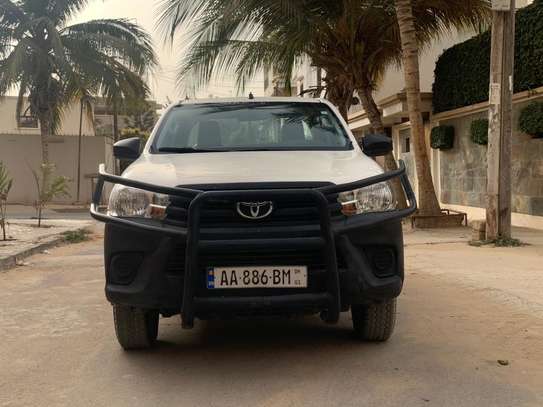 Toyota Hilux image 3