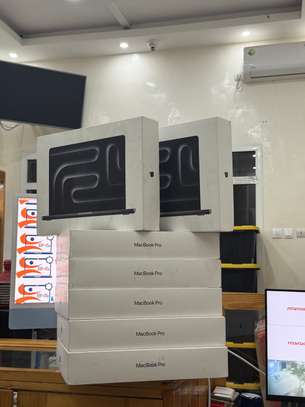 MacBook Pro M5 (2025) 14 Pouces SSD 512Go Ram 16GB image 4