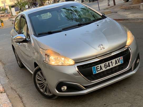 Peugeot 208 image 2