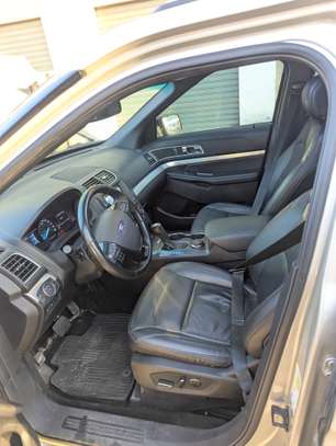 Ford Explorer image 3