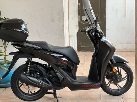 Honda Sh 125cm 2024  venant propre 3800 kilomètre image 1