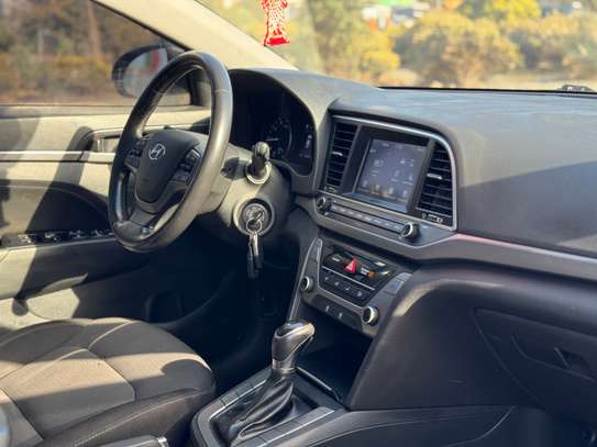 Hyundai Elantra 2017 automatique essence image 8