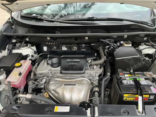 TOYOTA RAV4 XLE image 13