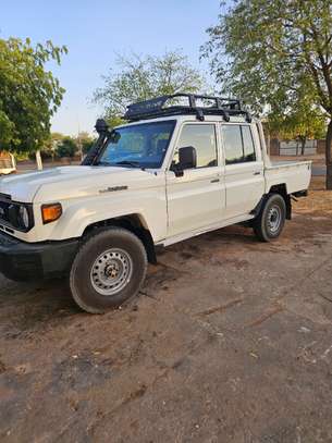 Toyota Land cruiser hzj79L 2024 image 2