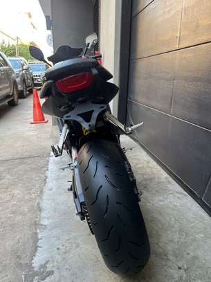 Honda CBR 650 r image 13