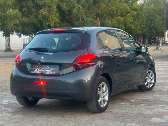 Peugeot 208 image 7