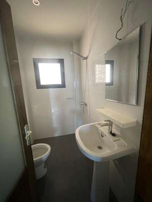 Appartement 3 pieces à louer mamelle mbackiyou faye image 5