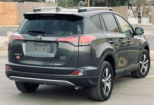 Toyota rav4 xle 2018 image 3