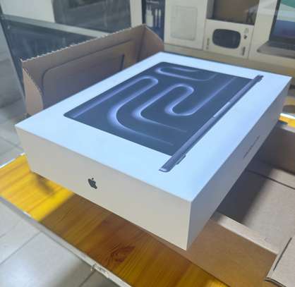 MacBook Pro M4 Max 36g/1To image 1