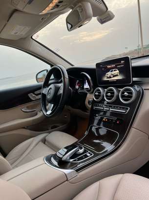 Mercedes glc 300 image 2