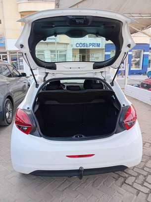 PEUGEOT 208 DIESEL image 3